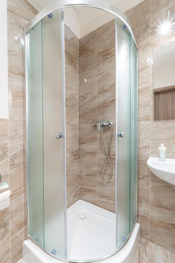 Brand New Studio Apartment #21 With Free Secure Parking In The Center Prague Exterior photo