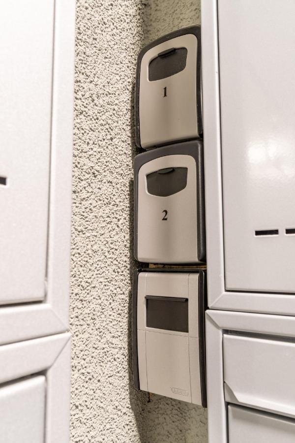 Brand New Studio Apartment #21 With Free Secure Parking In The Center Prague Exterior photo